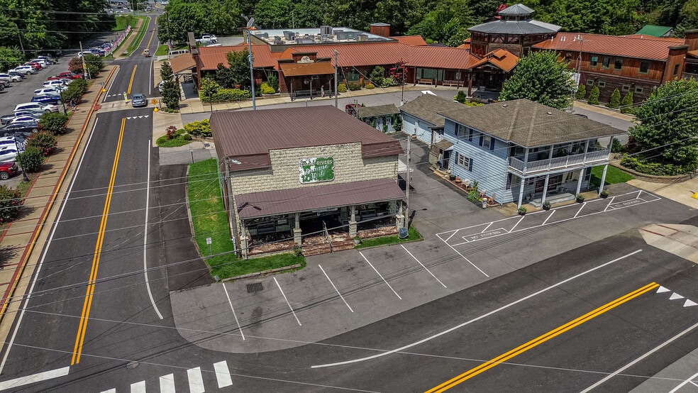1817 Jh Obryan Ave, Grand Rivers, KY à vendre - Photo principale – Image 1 sur 28