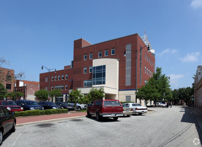 201 Hay St, Fayetteville, NC à louer - Photo de l’immeuble – Image 3 sur 32
