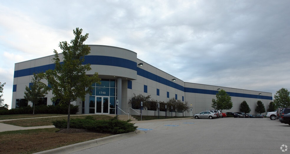 1740 Internationale Pky, Woodridge, IL à louer - Photo principale – Image 1 sur 2