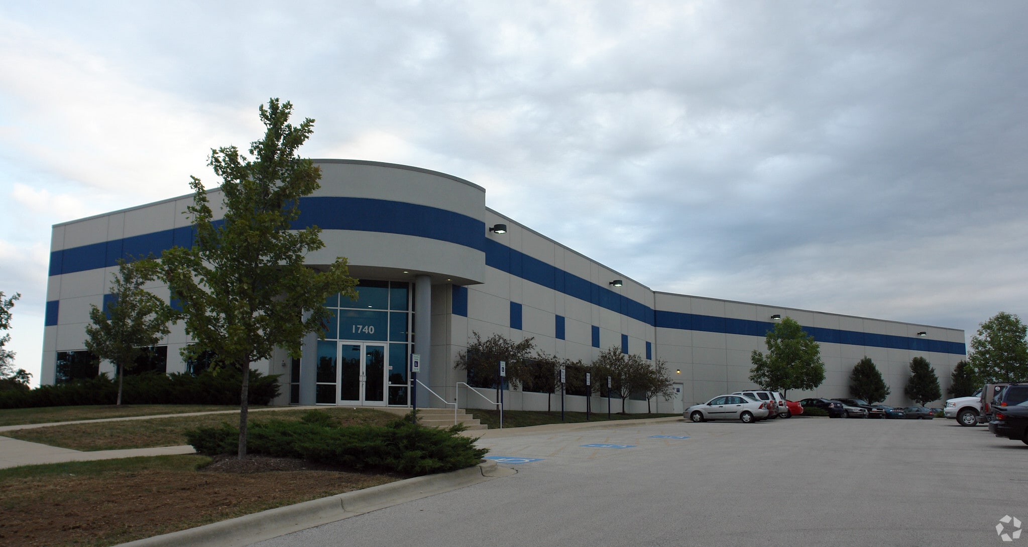 1740 Internationale Pky, Woodridge, IL à louer Photo principale– Image 1 sur 3