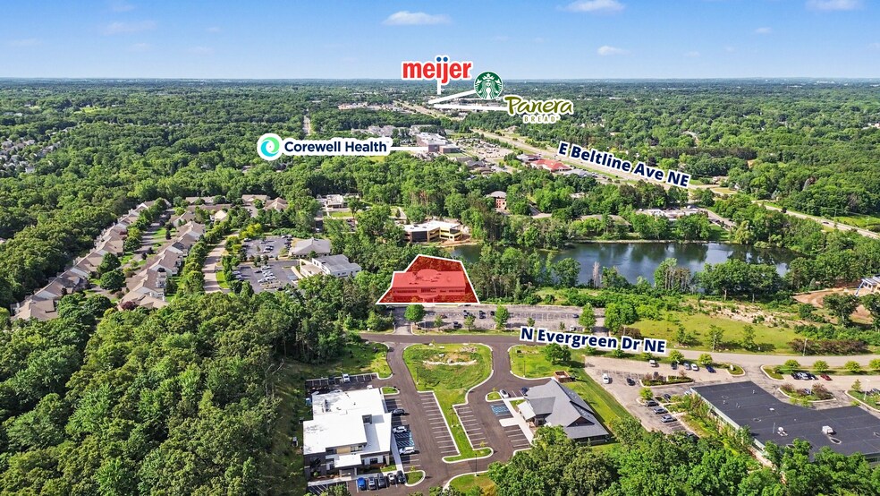 3264 N Evergreen Dr NE, Grand Rapids, MI à vendre - Photo de l’immeuble – Image 3 sur 12