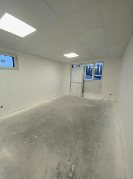 Bureau dans Sandouville à louer - Photo de l’immeuble – Image 2 sur 5