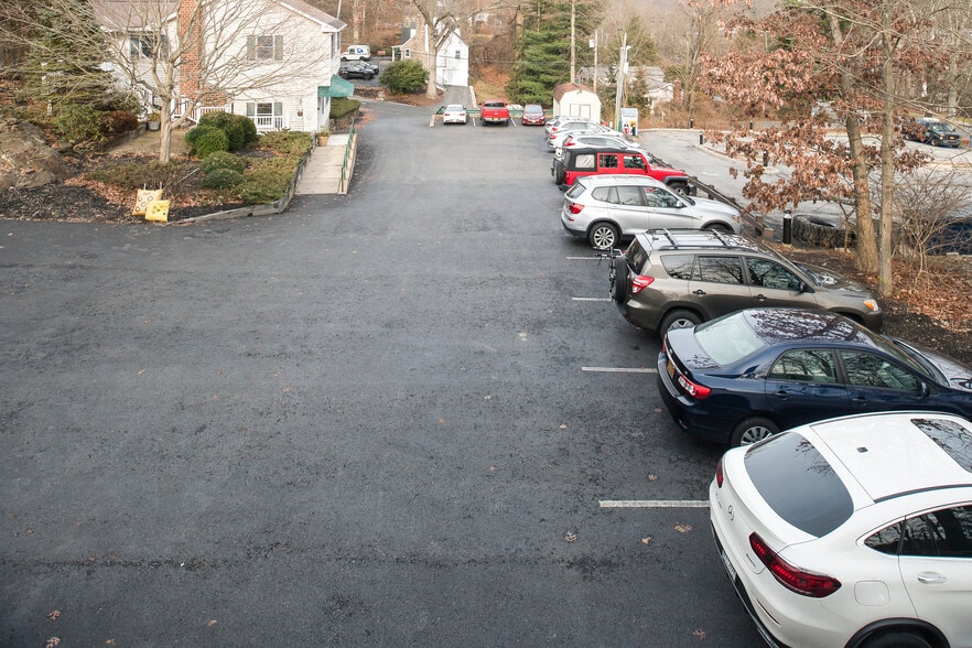 59 Sunset Dr, Briarcliff Manor Village, NY à louer - Photo de l’immeuble – Image 3 sur 7