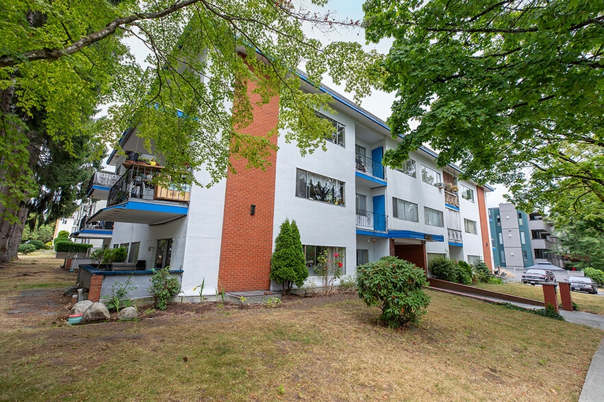 1445 West 72nd Ave, Vancouver, BC à vendre - Photo de l’immeuble – Image 2 sur 5