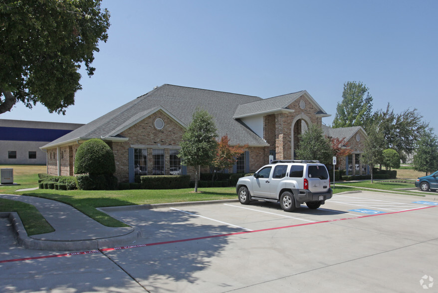 5750 Stratum Dr, Fort Worth, TX à vendre - Photo principale – Image 1 sur 13