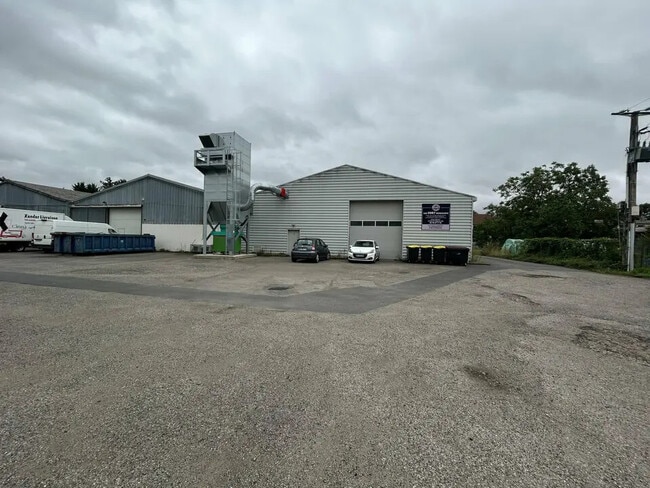 Plus de détails pour Local d’activités à vendre