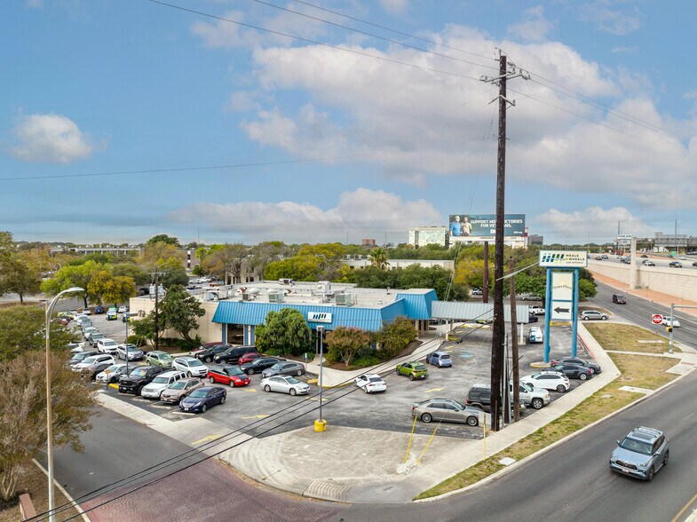 4306 NW Loop 410, San Antonio, TX à vendre - Photo de l’immeuble – Image 2 sur 34