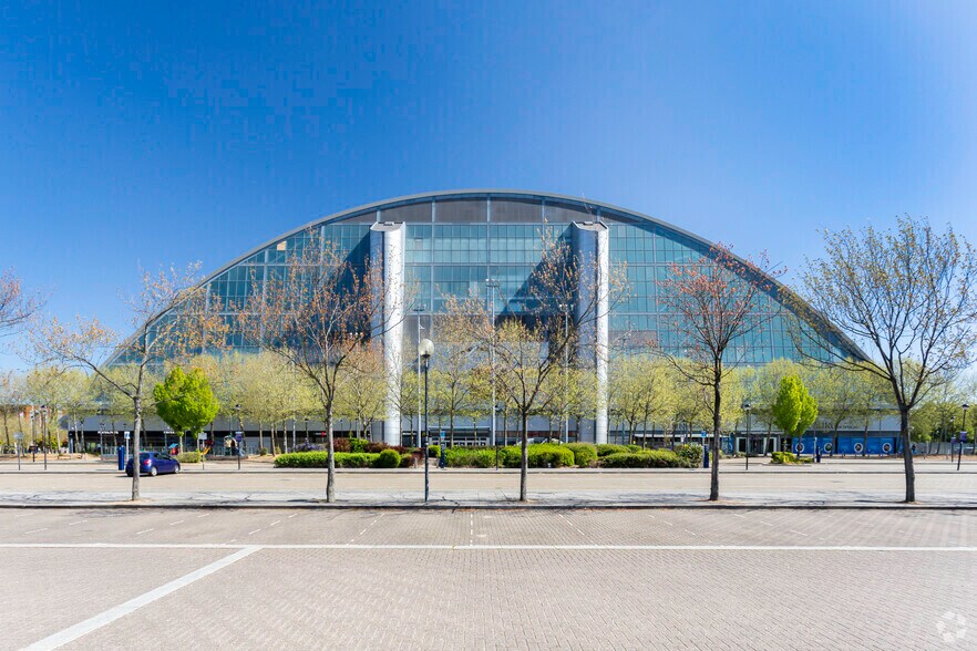 Marlborough Gate, Milton Keynes à louer - Photo de l’immeuble – Image 2 sur 5