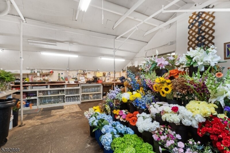 634 Willow Grove St, Hackettstown, NJ à vendre - Photo de l’immeuble – Image 3 sur 25