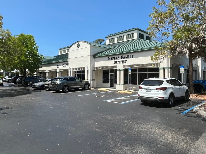 877 111th Ave N, Naples, FL à louer - Photo de l’immeuble – Image 3 sur 4