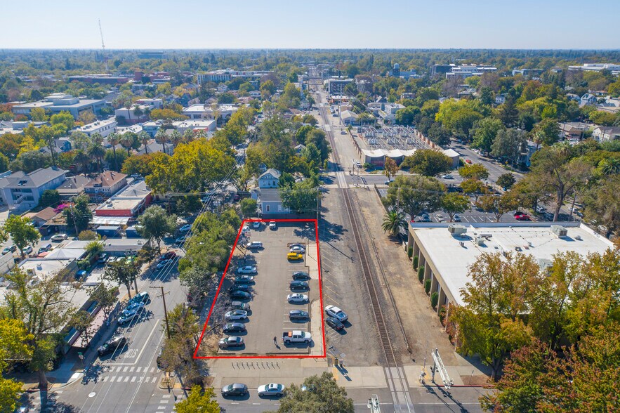 1926 Capitol Ave, Sacramento, CA à vendre - Photo de l’immeuble – Image 2 sur 9