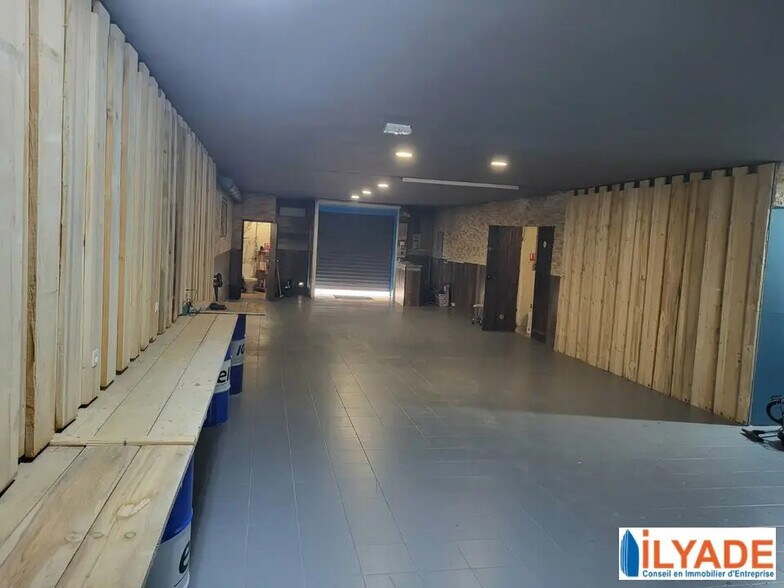 Local commercial dans Trets à louer - Photo de l’immeuble – Image 1 sur 2