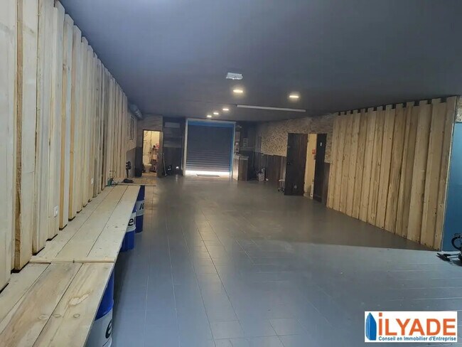 Plus de détails pour Local commercial à louer