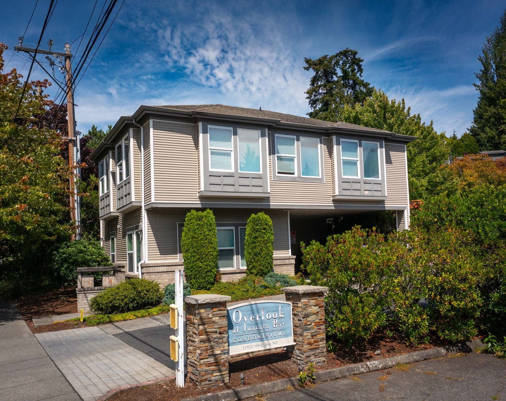 11922 98th Ave NE, Kirkland, WA à vendre Photo de l’immeuble– Image 1 sur 10