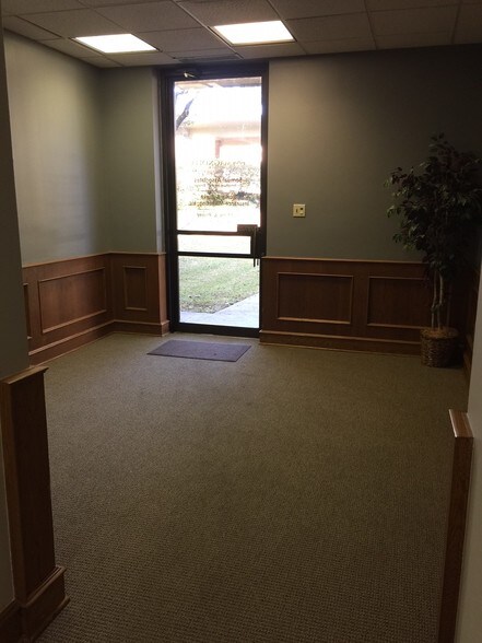 5925 Line Ave, Shreveport, LA à louer - Hall d’entrée – Image 2 sur 6