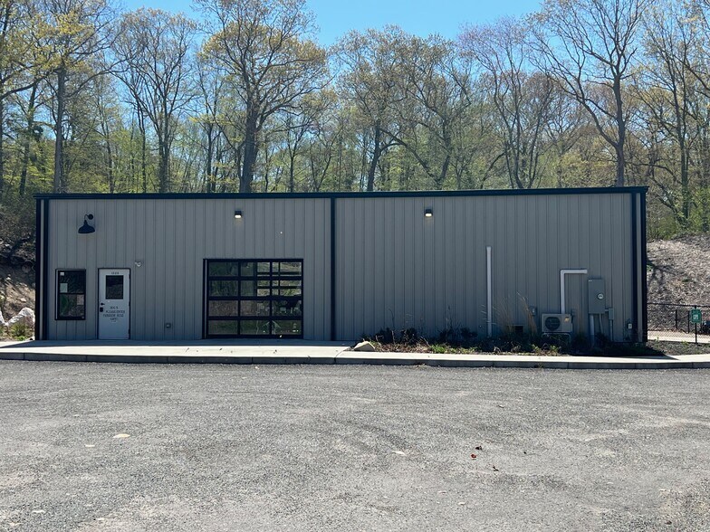 1528 Route 12, Gales Ferry, CT à vendre - Photo principale – Image 1 sur 10
