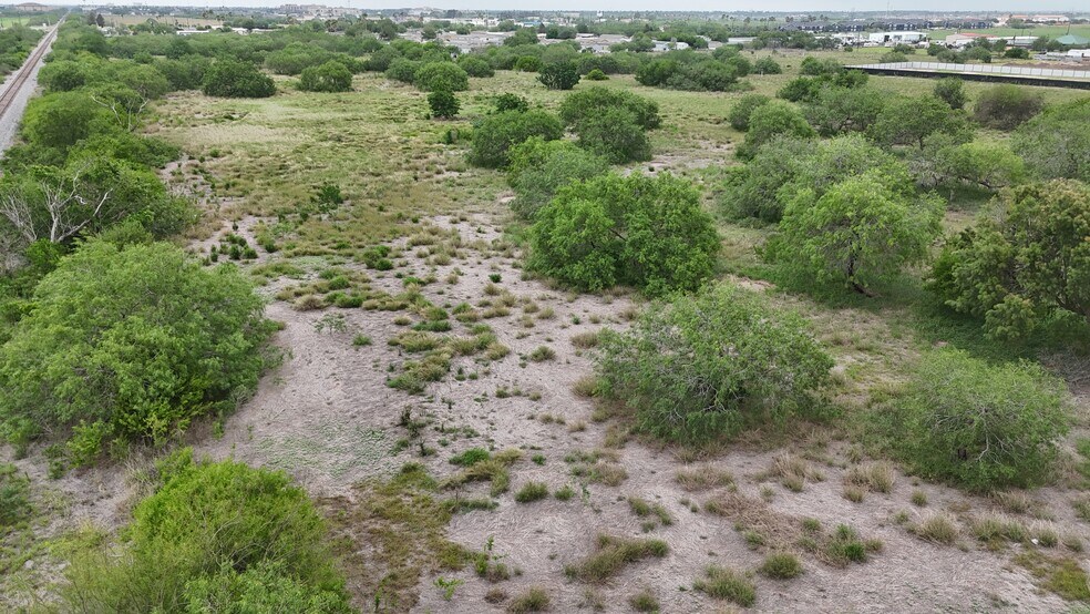 000 Mayfield Rd, San Benito, TX à louer - Photo de l’immeuble – Image 3 sur 6