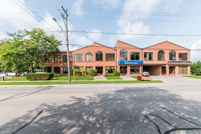 420 Green St, Whitby, ON à louer - Photo de l’immeuble – Image 3 sur 22