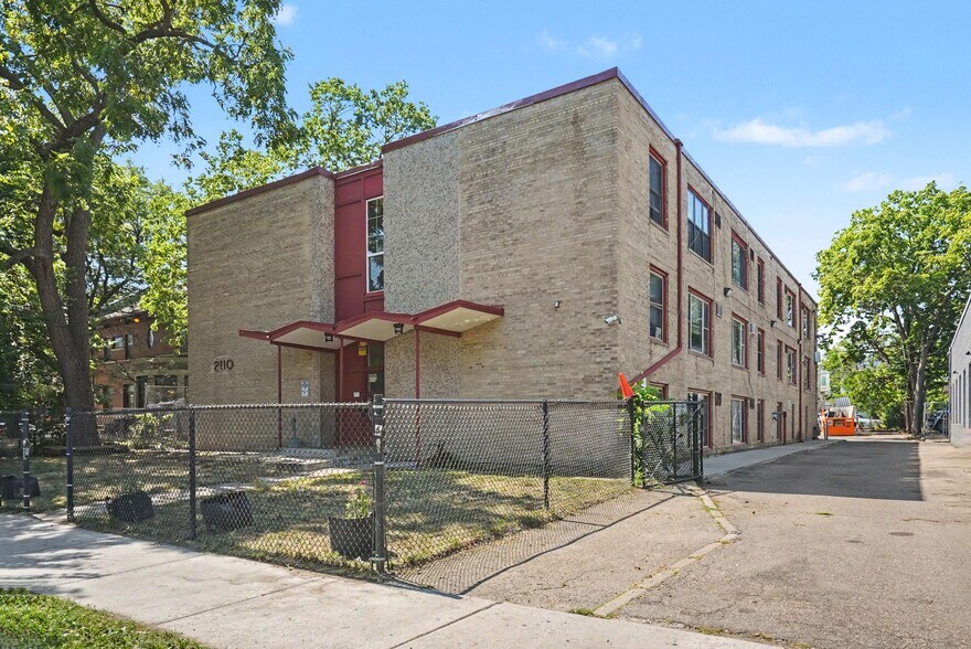 2110 S Park Ave, Minneapolis, MN à vendre - Photo de l’immeuble – Image 2 sur 29