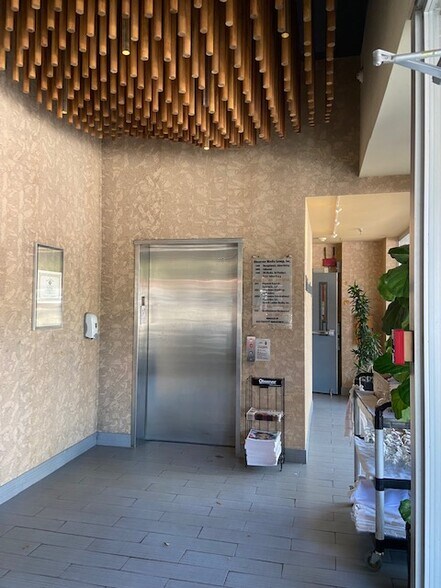 1970 Main St, Sarasota, FL à louer - Photo de l’immeuble – Image 3 sur 12