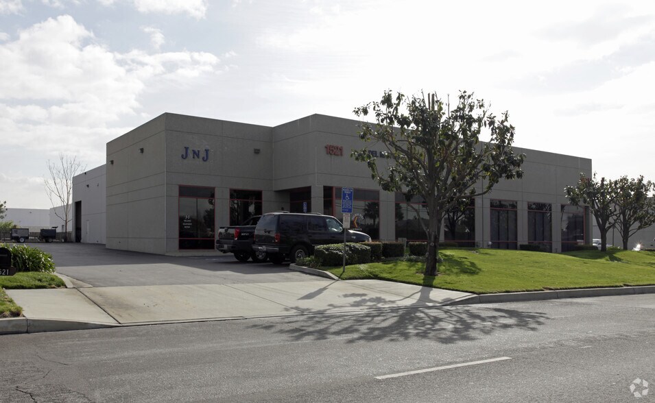 1521 S Vineyard Ave, Ontario, CA à louer - Photo de l’immeuble – Image 1 sur 3