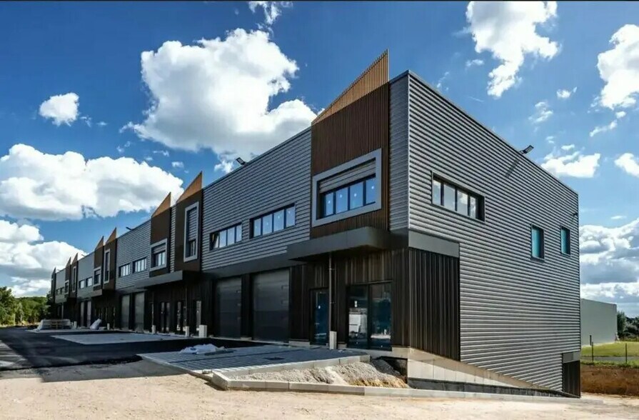 Local d'activités dans Courtry à vendre - Photo de l’immeuble – Image 1 sur 4