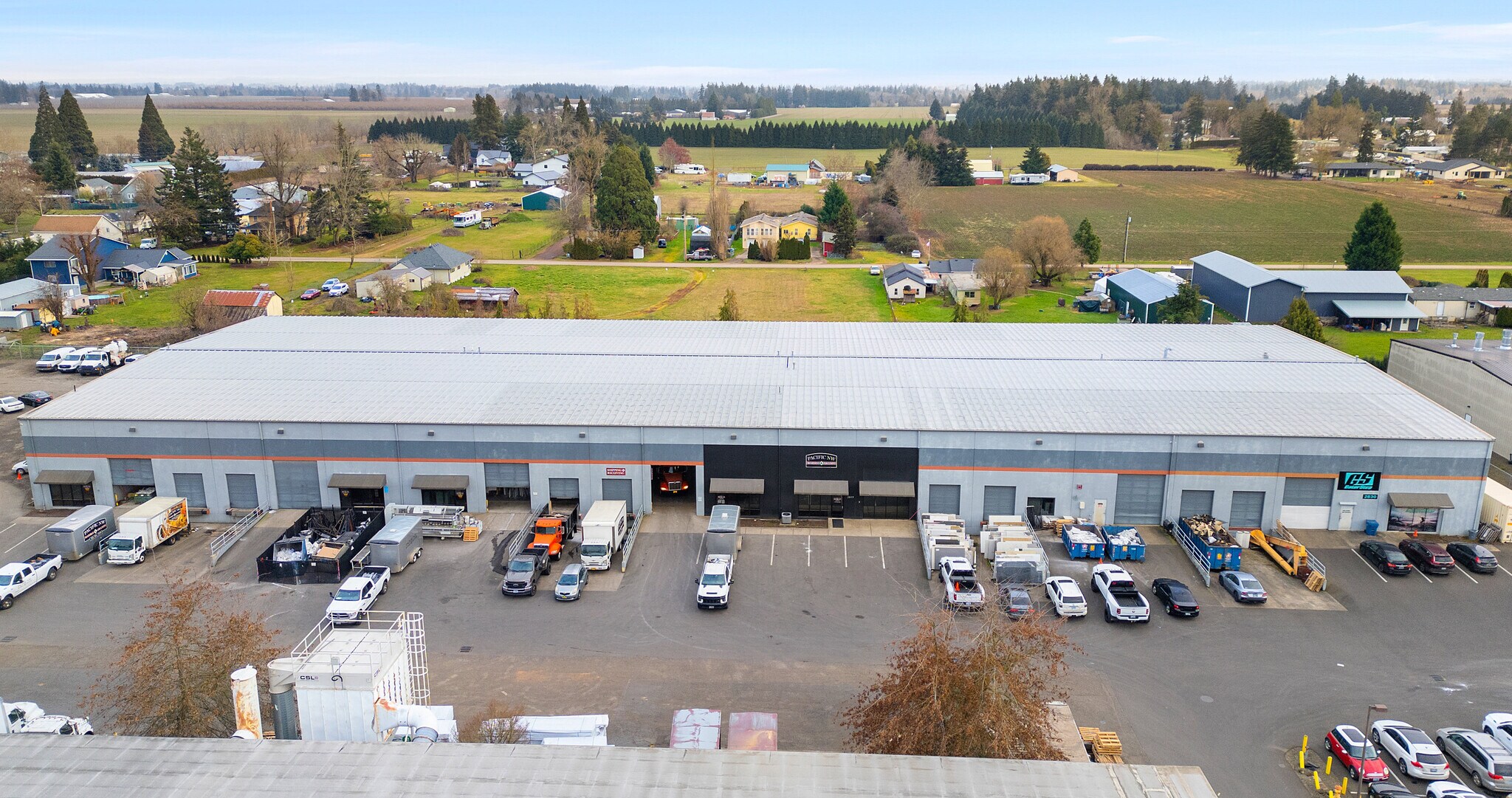 2832-2850 Industrial Ave, Hubbard, OR à louer Photo de l’immeuble– Image 1 sur 5