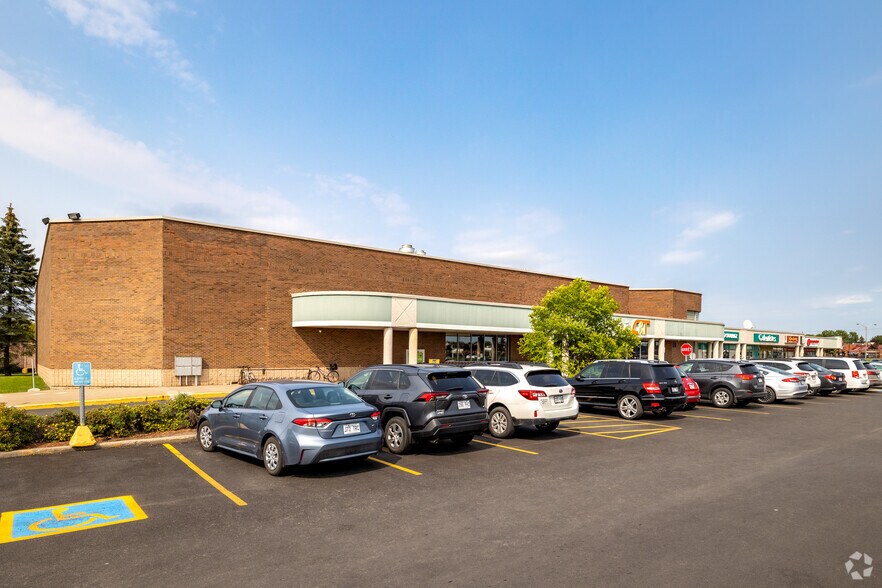 8200-8230 Boul Taschereau, Brossard, QC à louer - Photo de l’immeuble – Image 3 sur 9