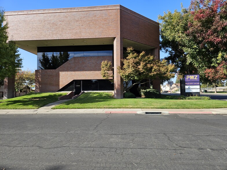 1200 E Orangeburg Ave, Modesto, CA à louer - Photo de l’immeuble – Image 1 sur 2