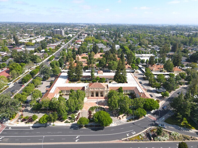 51 E Campbell Ave, Campbell, CA à louer - Photo de l’immeuble – Image 3 sur 21