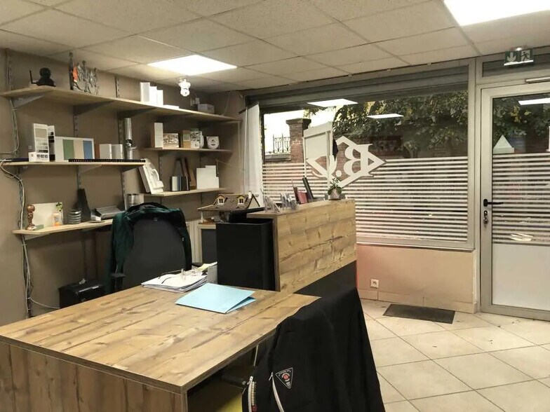 Bureau dans Beaumont-sur-Oise à louer - Photo de l’immeuble – Image 1 sur 3