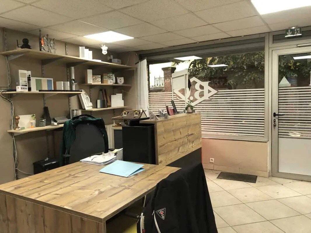 Bureau dans Beaumont-sur-Oise à louer Photo de l’immeuble– Image 1 sur 4