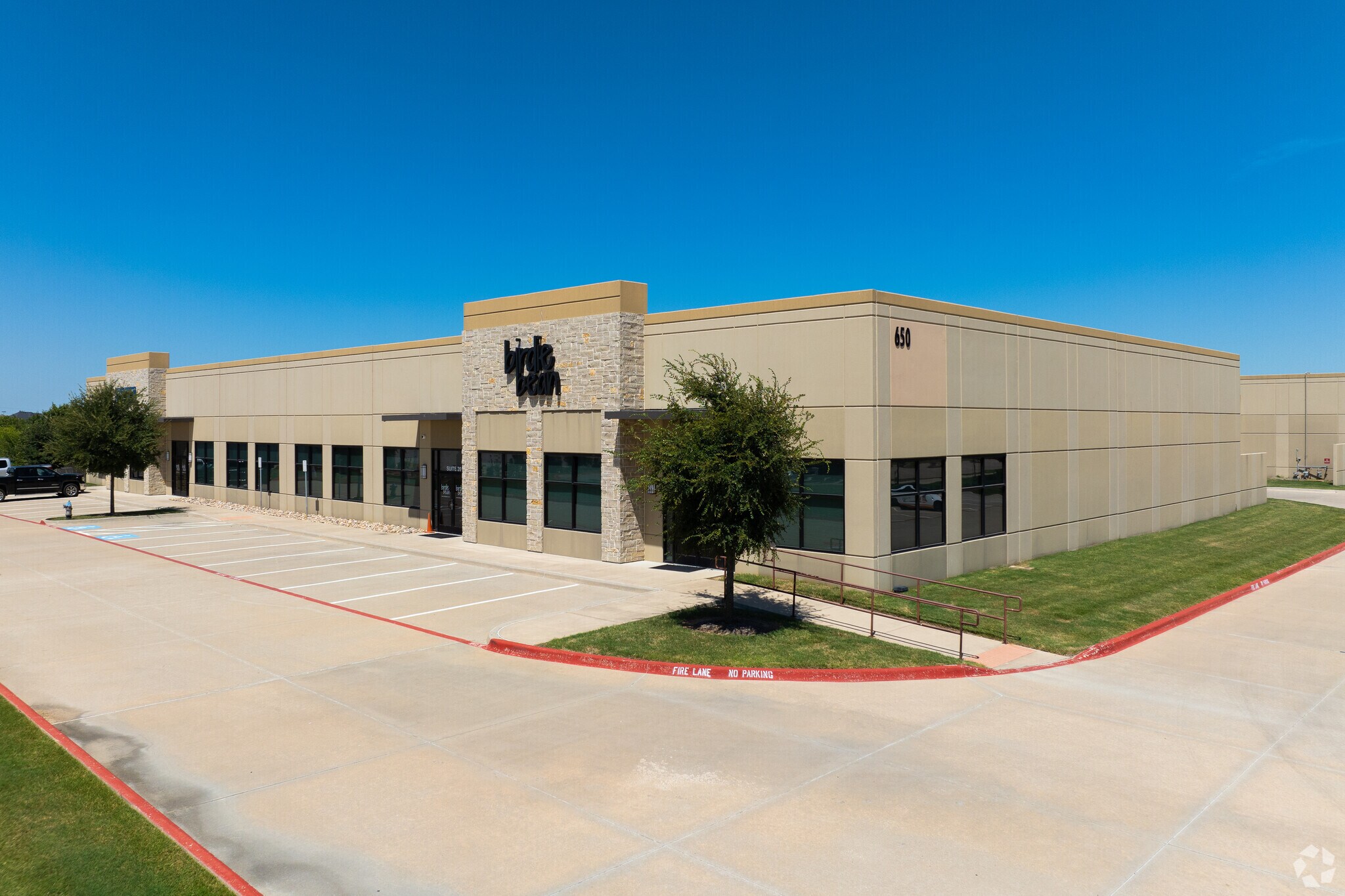 650 Industry Way, Prosper, TX à louer Photo principale– Image 1 sur 17