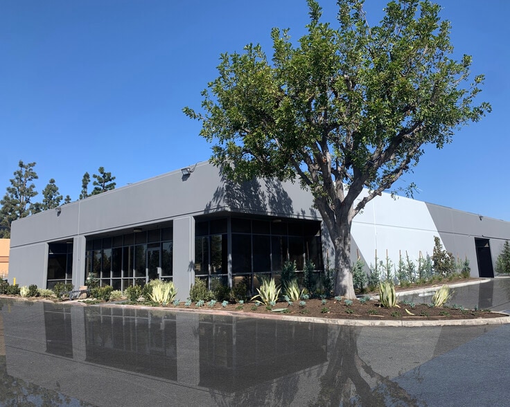 1523 W Struck Ave, Orange, CA à louer - Photo de l’immeuble – Image 2 sur 2