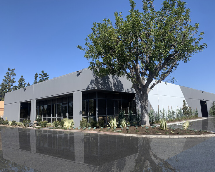 1547 W Struck Ave, Orange, CA à louer - Photo de l’immeuble – Image 1 sur 3