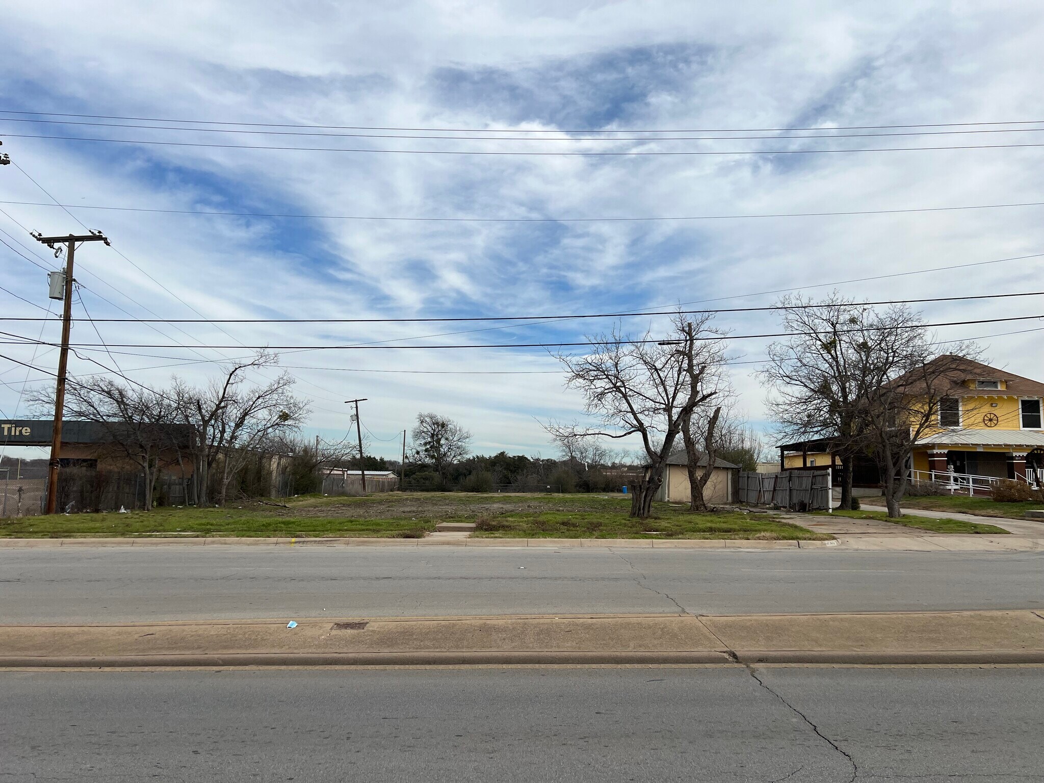 2309 Oakland Blvd, Fort Worth, TX à vendre Photo de l’immeuble– Image 1 sur 12