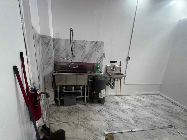 4216 Greenpoint Ave, Sunnyside, NY à louer - Photo intérieure – Image 3 sur 9