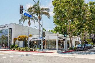 8618-8620 Melrose Ave, Los Angeles, CA à louer Photo de l’immeuble– Image 1 sur 9