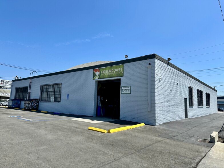 5200 W 104th St, Los Angeles, CA à louer - Photo de l’immeuble – Image 3 sur 4