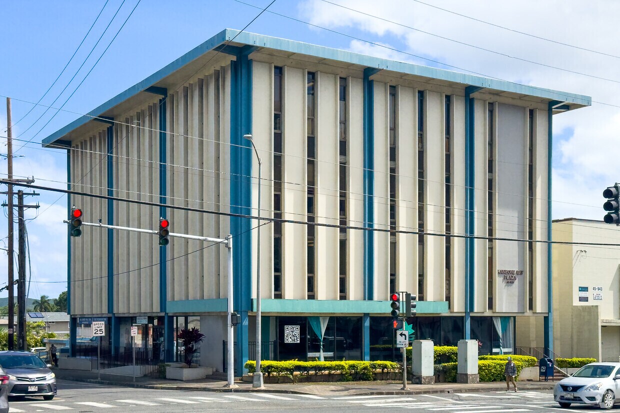45-955 Kamehameha Hwy, Kaneohe, HI à louer Photo de l’immeuble– Image 1 sur 8