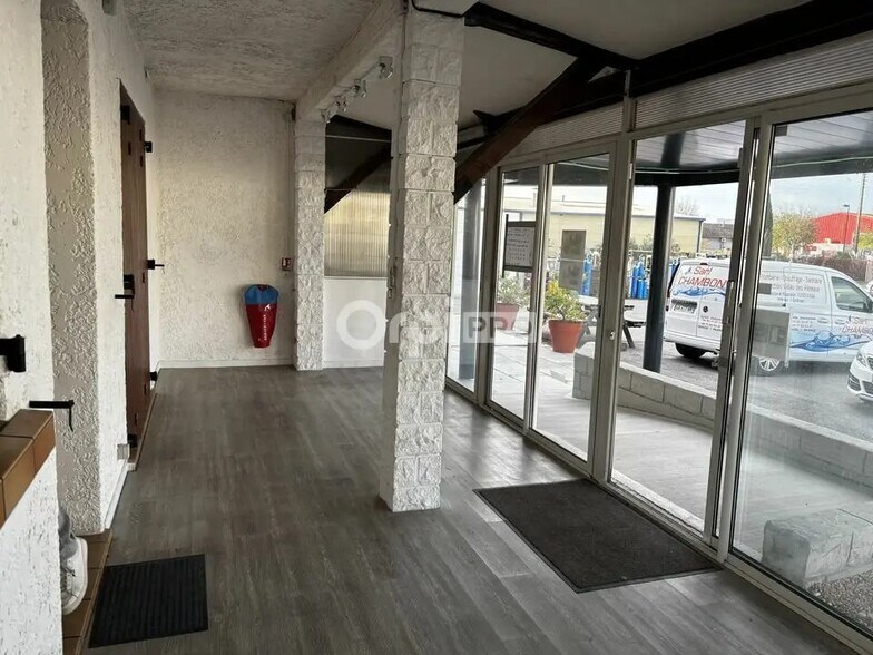 Bureau dans Orange à louer - Hall d’entrée – Image 2 sur 12