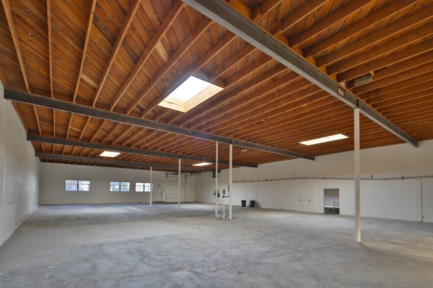 2222 S Barrington Ave, Los Angeles, CA à vendre - Photo intérieure – Image 3 sur 4