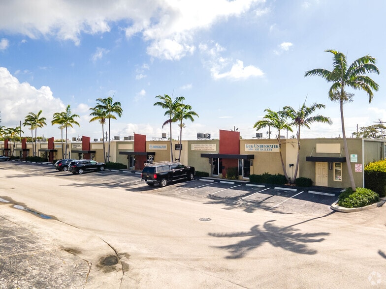 4748-4794 NE 11th Ave, Oakland Park, FL à louer - Photo de l’immeuble – Image 3 sur 20