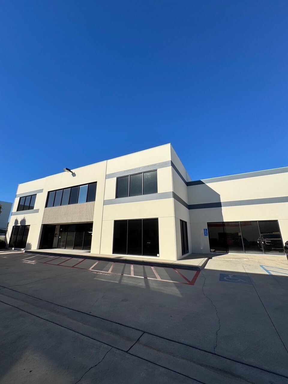 14141 Covello St, Van Nuys, CA à louer Photo principale– Image 1 sur 5