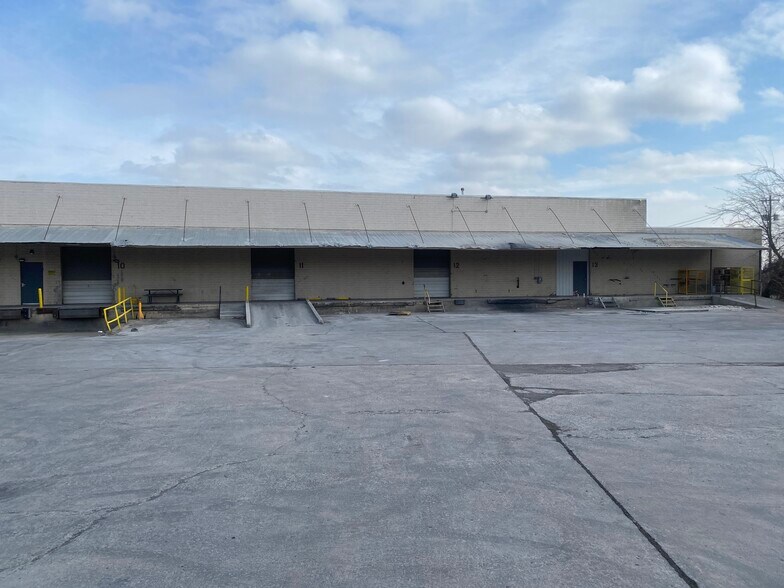 5524 E 12th St, Tulsa, OK à vendre - Photo de l’immeuble – Image 2 sur 9