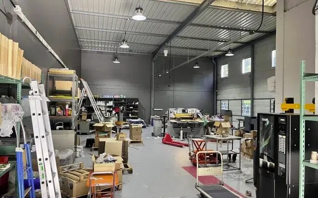 Plus de détails pour Local d'activités, Industriel/Logistique à louer