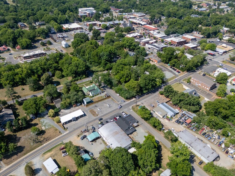 127 Thompson St, Pittsboro, NC à louer - Photo de l’immeuble – Image 3 sur 15
