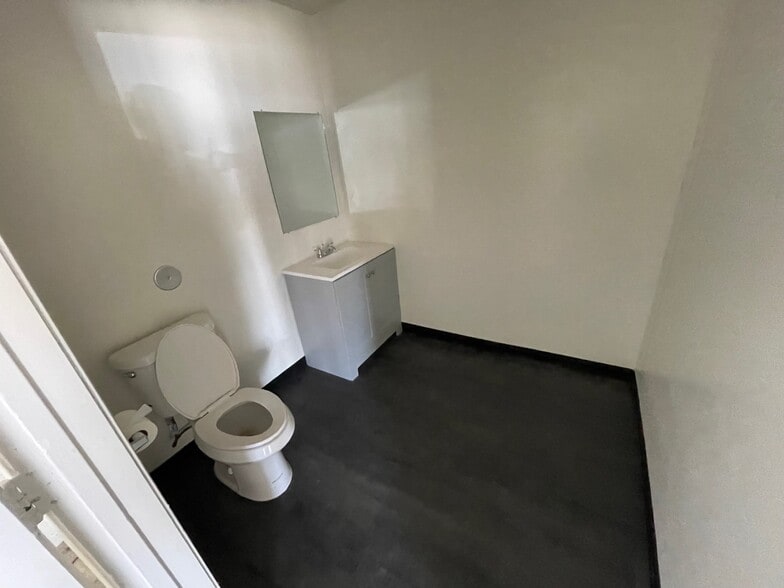 8141 Sunland Blvd, Sun Valley, CA à louer - Photo intérieure – Image 3 sur 5