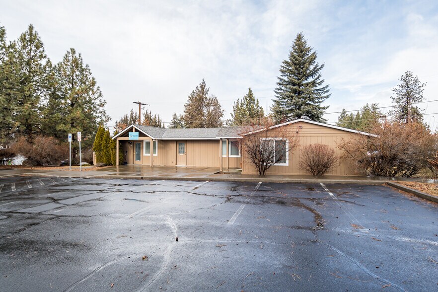 909 SE 2nd St, Bend, OR à louer - Photo de l’immeuble – Image 3 sur 7