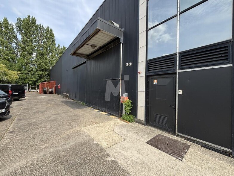 Local d’activités dans Palaiseau à louer - Photo de l’immeuble – Image 2 sur 14